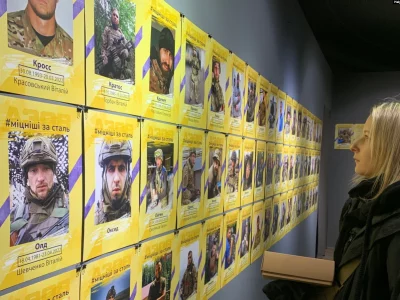 У Львові відкрили фотовиставку, присвячену загиблим захисникам Маріуполя
