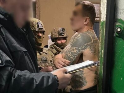 Виготовляли документи для зняття з військового обліку: підозрюють учасників злочинної групи