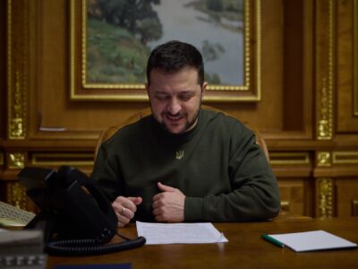 Володимир Зеленський подякував Президенту Франції за рішення передати Україні легкі танки та Bastion  