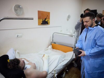 Глава держави відвідав поранених українських захисників у шпиталі Миколаєва  