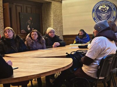 Рідні полонених нацгвардійців зустрілися з представниками Координаційного штабу