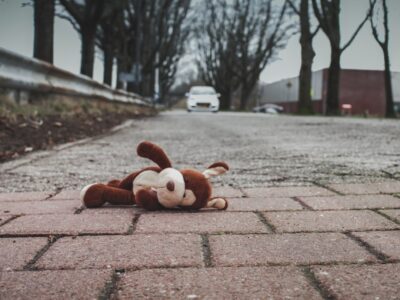 Окупанти закладають міни-пастки в дитячі іграшки та рюкзаки  