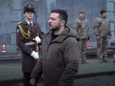 Робочий візит до Львова Володимир Зеленський розпочав зі вшанування пам’яті загиблих воїнів  