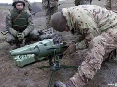 На Донеччині десантники опановують міни іноземних зразків  