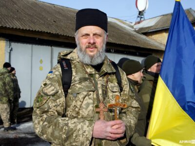 На те місце, де я похрестив армійця, бомба впала, але не розірвалась — військовий капелан бригади ТрО  