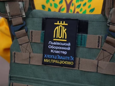 Львівський оборонний кластер передав 500 бронежилетів захисникам Бахмута  