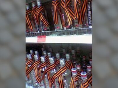 На «болотах» шабаш: «колорадську» стрічку прирівняли до символів дутої військової «величі»  