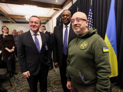 Ми пишаємося, що стоїмо пліч-о-пліч з вами — Голова Пентагона зустрівся на полях «Рамштайну» з Олексієм Резніковим  