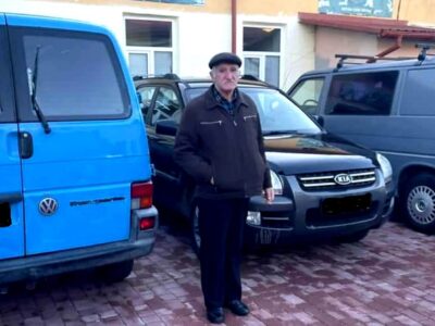 Батько загиблого воїна зі Львівщини передав для ЗСУ три автівки  