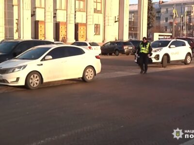 Військовий одного з підрозділів ОК «Північ» освідчився коханій на головній площі Чернігова  