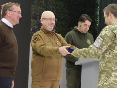 Олексій Резніков спільно з Міністром оборони ФРН нагородив військовослужбовців Повітряних Сил ЗСУ  
