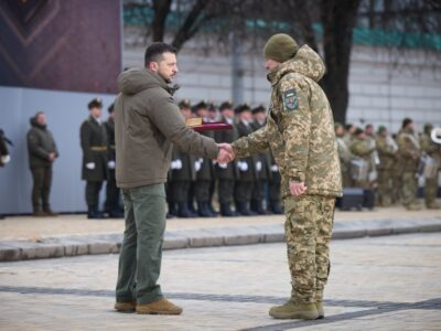 У річницю незламності Президент України нагородив українських захисників  