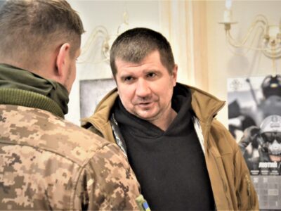 У рашистів, що накивали п’ятами, працівники екопарку поцупили чотири одиниці броньованої техніки  