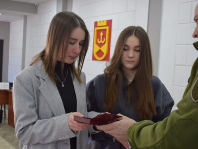 Родині загиблого вертолітника Вадима Кравця вручили медаль «За військову службу Україні»  