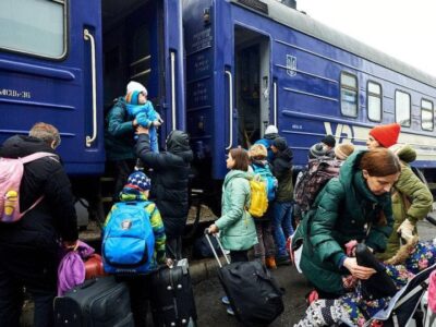 Триває евакуація з небезпечних територій України  