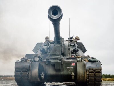 До Британії прибули українські військові для навчання на САУ AS90  