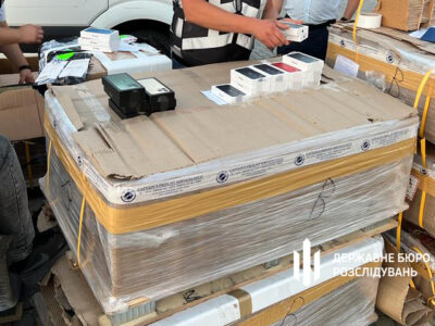 ДБР передала вилучену електроніку ЗСУ, а митникам повідомлено про підозру  
