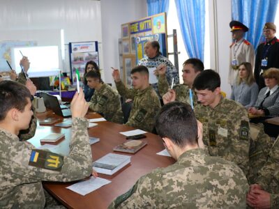 На Дніпропетровщині ліцеїсти на конкурсі декламували патріотичні вірші  