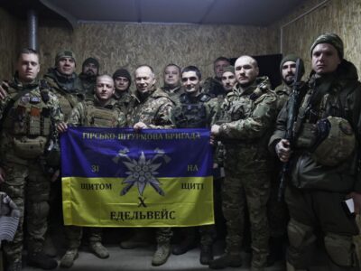 Генерал-полковник Олександр Сирський відвідав оборонців Бахмута  