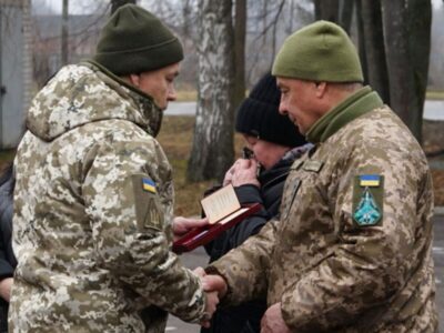 На Житомирщині вручили нагороди військовим авіаторам та сім’ї загиблого льотчика  