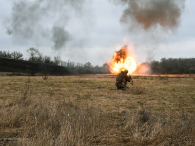 Десантники показали як проходять бойове злагодження  