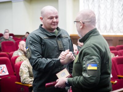 «Ваші подвиги надихають всю Україну»: Олексій Резніков нагородив нацгвардійців  