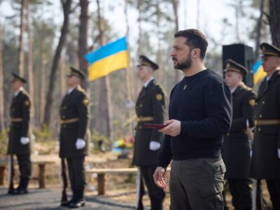 Президент вручив майору Олександру Корнійчуку «Золоту Зірку» Героя України  