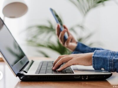 ЄС відправить до України додаткових 13 тисяч ноутбуків, смартфонів і планшетів в охоплені війною регіони  