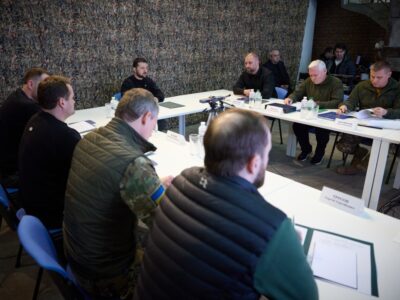 Президент провів нараду щодо ситуації на Харківщині та нагородив українських військових  