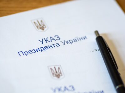 Президент підписав указ про утворення трьох військових адміністрацій у Луганській області
