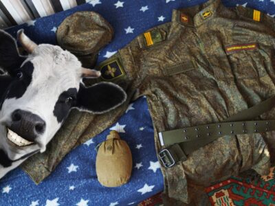 Родина мобілізованого рашиста продала корову, аби зібрати його на війну  