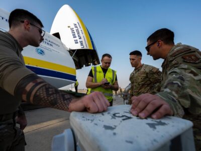 Український літак допоміг перевезти на базу повітряних сил Туреччини понад 100 тонн гумдопомоги  