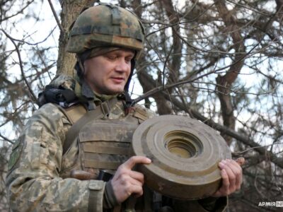 Оборонці Донеччини вивчають мінну справу  