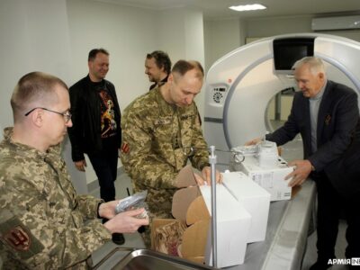 Почесні громадяни Харківщини подарували госпіталю сучасний медприлад  