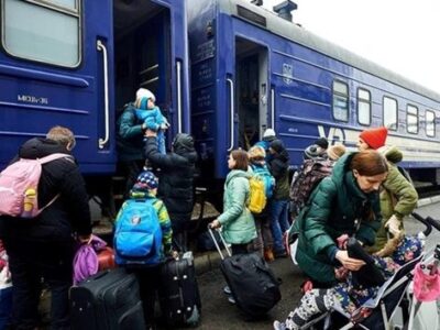 З небезпечних регіонів продовжують курсувати безоплатні евакуаційні потяги