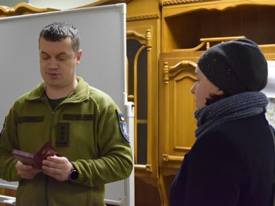 Орден «За мужність» III ступеня передали родині загиблого авіаційного рятувальника Віталія Голди  
