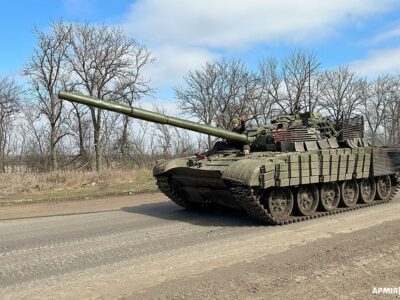 Два танкові екіпажі ми відразу знищили, а решта просто завела двигуни і втекла — танкіст «Дід»  