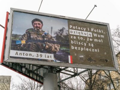 У Польщі встановили 70 білбордів із зображеннями українців, які щиро дякують полякам за підтримку  