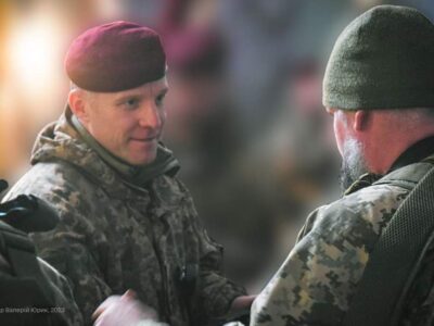 Десантників за мужність і героїзм у боях за Бахмут і Соледар відзначили державними нагородами  