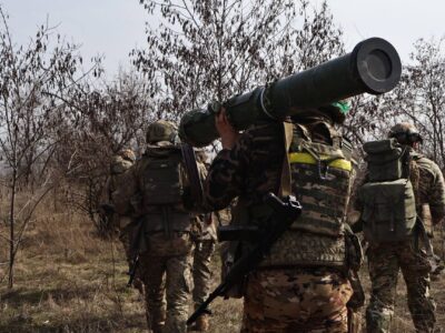 Українські воїни стримують ворога, не даючи йому просунутися до центру Бахмута — Олександр Сирський  