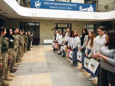 Українським захисницям подарували унікальні квіти від дітей Сумщини  