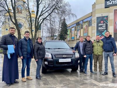 За рік для рівненських воїнів земляки передали на фронт чверть сотні автомобілів  