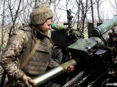 Ми випустили по ворогу вже більше як тисячу снарядів — командир розрахунку гармати М101  