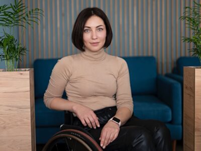 Реабілітація ветеранів та цивільних із травмами спинного мозку за принципом «рівний рівному»  