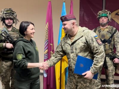 Командир 95-ї ОДШБр отримав лист від Президента України  