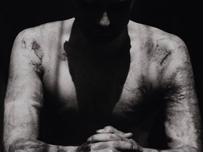 Антична оголеність: для чого Марта Сирко робить шокуючі фото наших поранених військових  