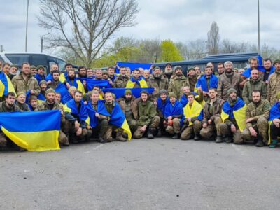 Ще 130 українських Оборонців вдалося визволити з російського полону на Великдень  