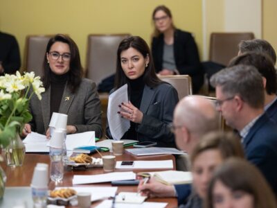 Дипломатам з ЄС продемонстрували рештки російської військової техніки, які містять електроніку західного виробництва  