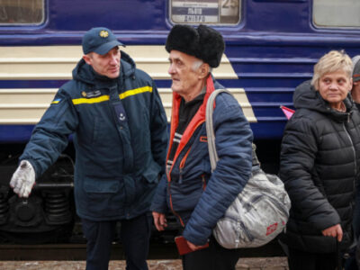 З небезпечних регіонів України за останні місяці евакуювали понад 100 тисяч осіб