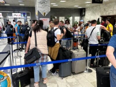 ГУР показало відео з аеропорту Польщі, де приземлився літак із евакуйованими українцями  